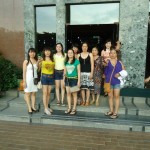 Cùng những nữ khách du lịch xinh đẹp